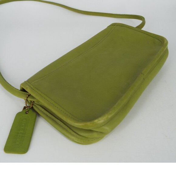 Vintage COACH Dinky 9375 Lime Green Leather Turn Lock Crossbody Bag Made in USA - Picture 11 of 12